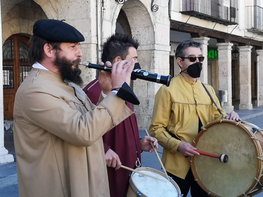 Grupo de folklore en la matanza Virrey Palafox